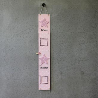 Holz-Messlatte Stern mit Bilderrahmen und Personalisierung (rosa)