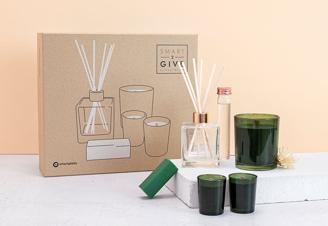 Wellness Geschenkset - Smart2Give mit Duftkerzen. Raumduft & Seife (Farbe Moosgrün. Fragrance Bergamotte. Olibanum & Rosa Pfeffer)