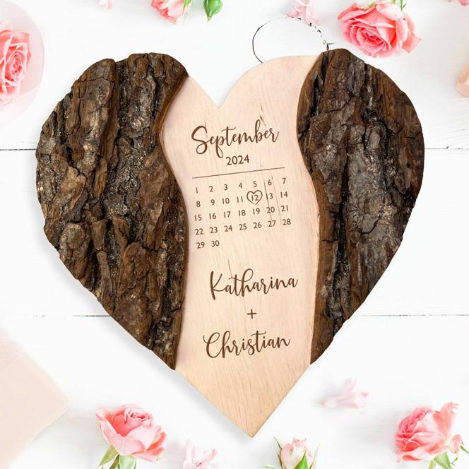 Holzherz mit Gravur zur Hochzeit - Kalender