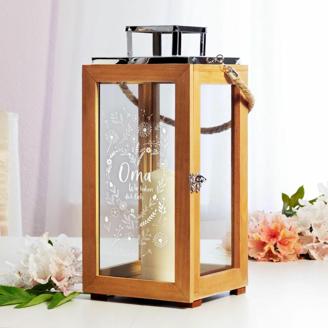 Holz Laterne mit Gravur - Blumenherz für Oma