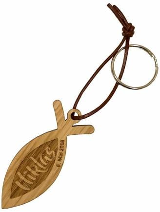 Schlüsselanhänger aus Holz zur Konfirmation - personalisiert (Fisch)