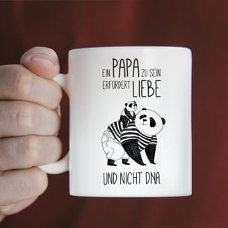 weiße Tasse "Ein Papa zu sein erfordert Liebe und nicht DNA"