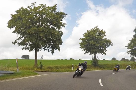 Motorrad-Sicherheitstraining auf der Straße
