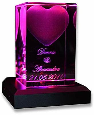 VIP-LASER 3D Glas Kristall Quader Herz mit Zwei Wunschnamen + Datum im Hochformat, Beleuchtung:mit Color Leuchtsockel 5 LED Schwarz