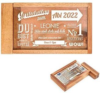 Casa Vivente Magische Geldgeschenkbox mit Gravur zum Abitur, Motiv Schriftcollage, Personalisiert mit Namen, Verpackung für Geldgeschenke