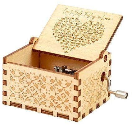 JOTELEMO Hölzerne Spieluhr Can't Help Falling in Love Handkurbel Spieluhren Antike Geschnitzte Musik Box Holz für Geschenke für Liebhaber, Freund, Freundin, Ehemann, Ehefrau