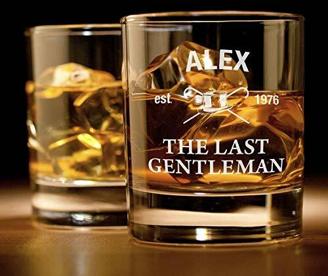 Whiskey Glas mit Gravur (Name & Datum) I originelle Geschenkidee mit Vintage Design - für Liebhaber ausgefallener Geschenke I Personalisiertes Whiskyglas als Geschenk für Männer & Leute mit Stil