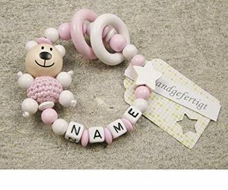 Baby Rassel personalisiert mit Namen | Mädchen Babyspielzeug & Lernspielzeug als Geschenk zur Geburt, Taufe | Bär und Stern in weiß