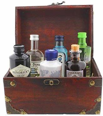 Famous Gin Geschenk-Collection - 6 Gin-Flaschen in einer schönen Piraten-Schatzkiste als witziges Geschenk