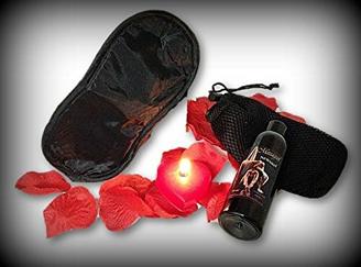Massage Erotik Geschenk Set mit Massageöl Sensuel Vanille Geschmack mit Relaxmaske Rosenblätter Teelicht